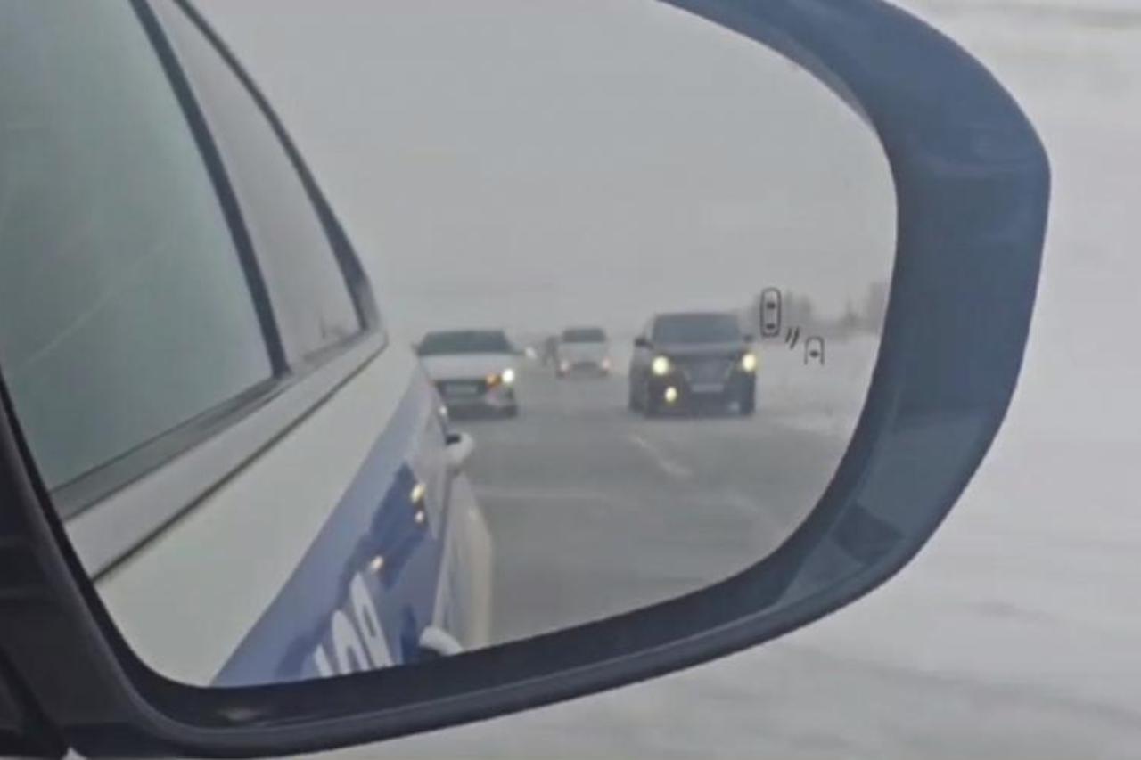 полицейские в казахстане помогли в непогоду более 5 тысячам водителей автомобилей