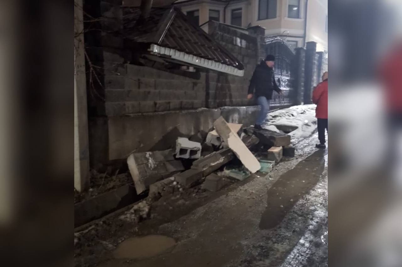 оползень в казахстане: 17 человек эвакуированы после схода грунта