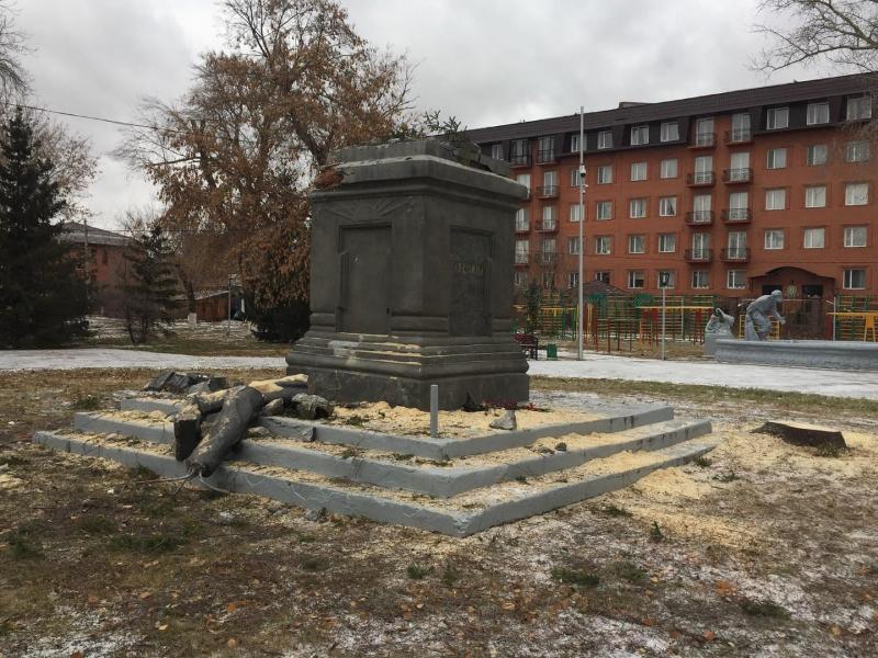 «Ильич в Казахстане для многих, как заноза»: в Павлодаре разрушен памятник Ленину, власти винят во всем… ураган