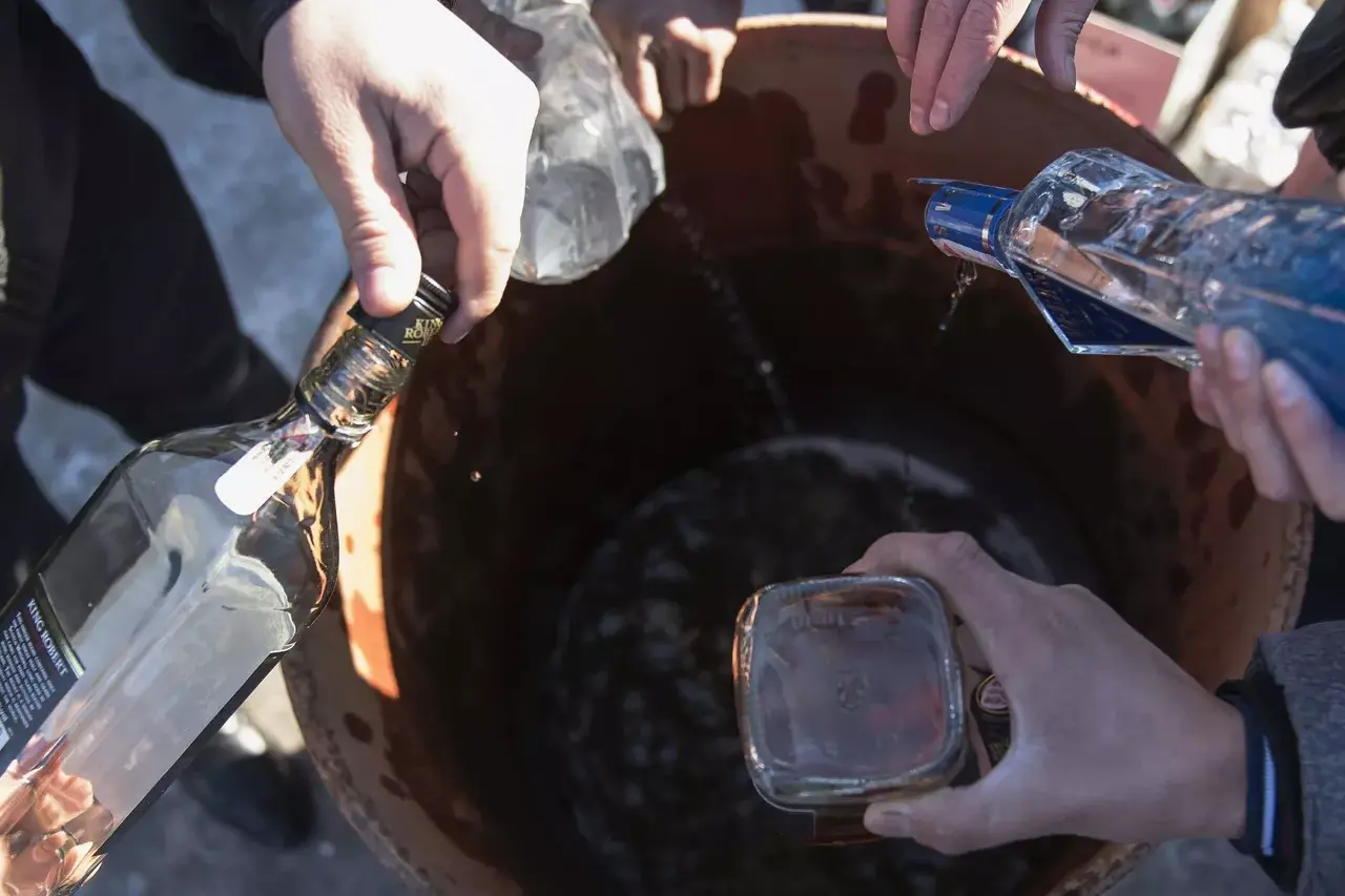 семейная пара из казахстана заработала более 309 млн тенге ($595 тысяч)  на «паленом» алкоголе