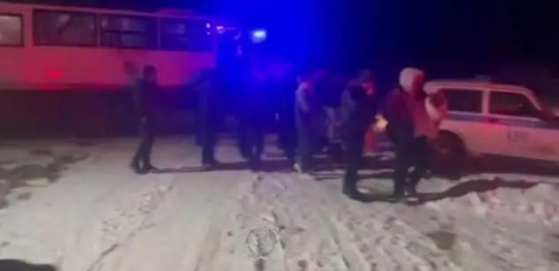 48 пассажиров автобуса эвакуировали на трассе в актюбинской области казахстана