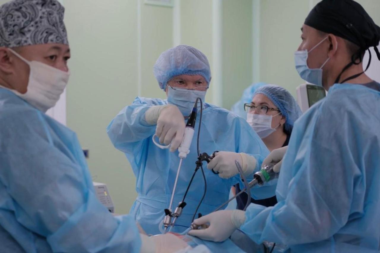 россия помогает: 11 операций для детей провели в казахстане российские врачи