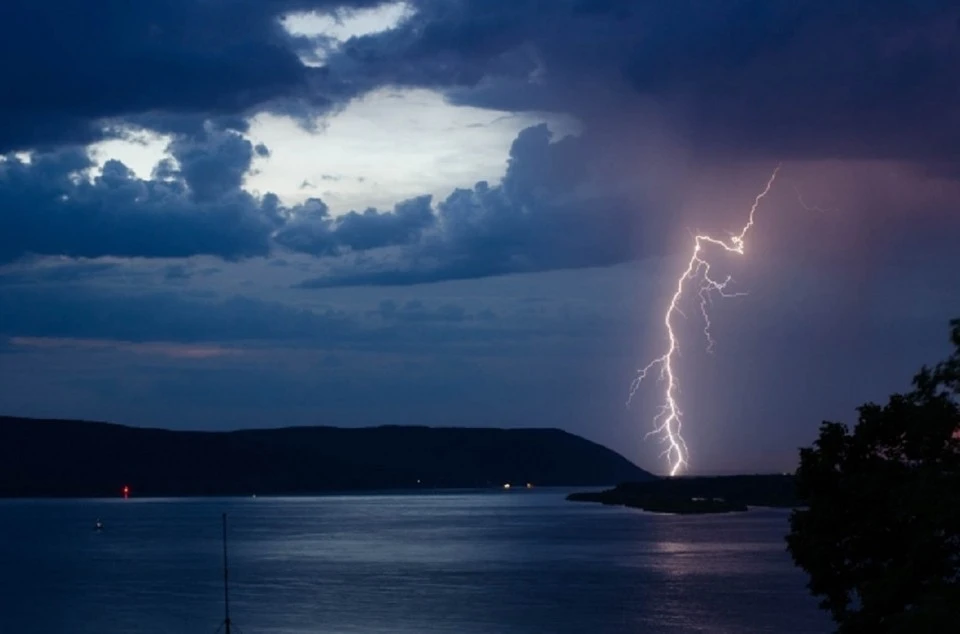 Туристка из России погибла от удара молнии на озере в Казахстане: как уберечься от стихии