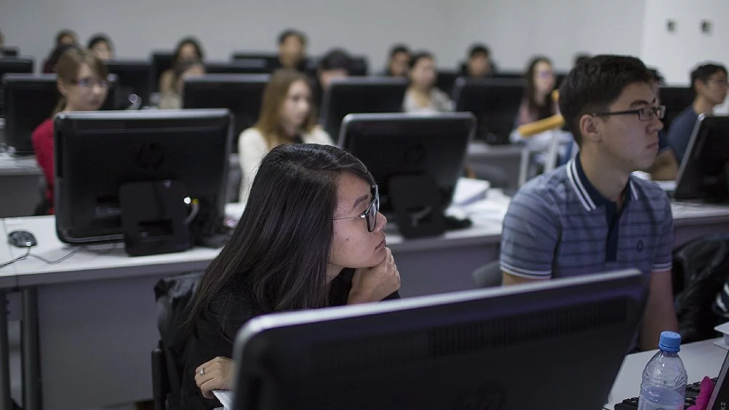 диплом для гастарбайтера: казахстанцев хотят обучать перед выездом за рубеж на заработки