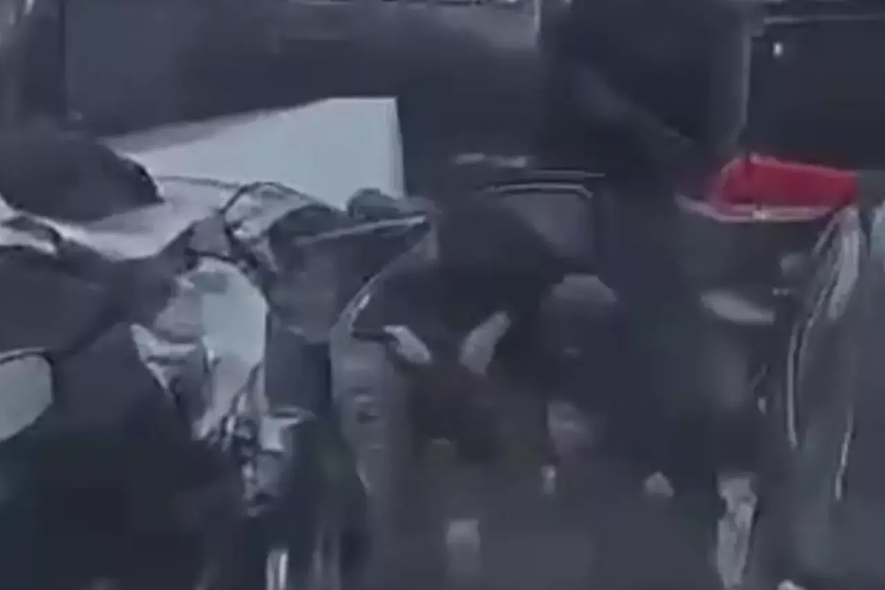 около 100 машин столкнулись на автотрассе в казахстане