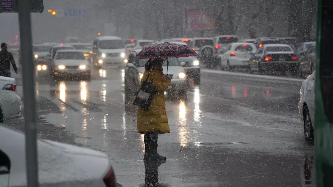 штормовое предупреждение из-за дождя и снега объявили в казахстане: погода на воскресенье, 10 марта 2024