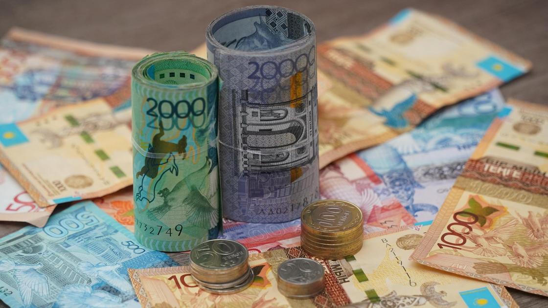 сми: объем денежных переводов из россии в казахстан вырос вчетверо, в узбекистан — на 57%