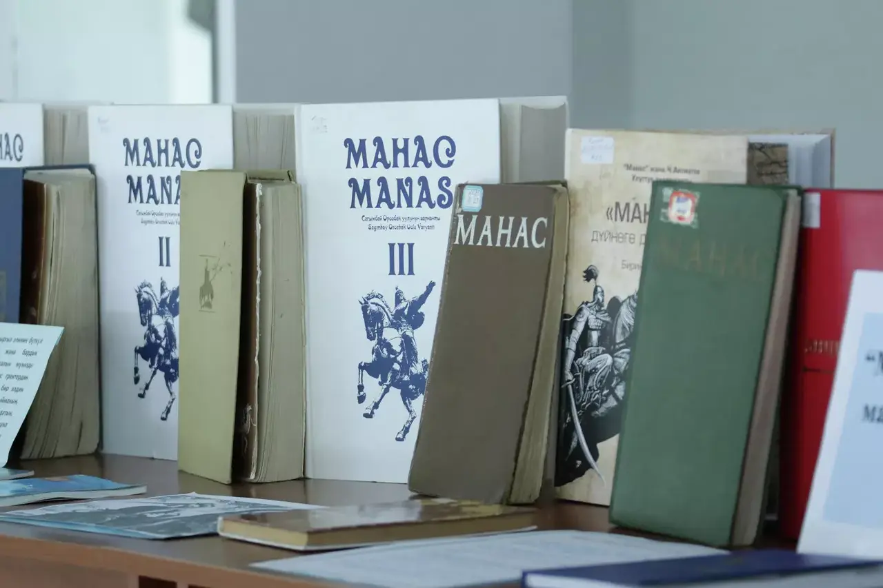 защитить от искажений: в школах кыргызстана начнут изучать эпос «манас»