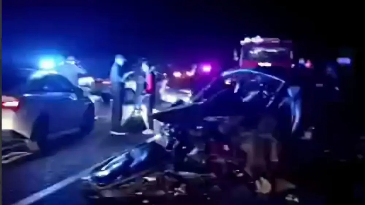 трагедия на трассе: в казахстане в массовом дтп погибли десять человек