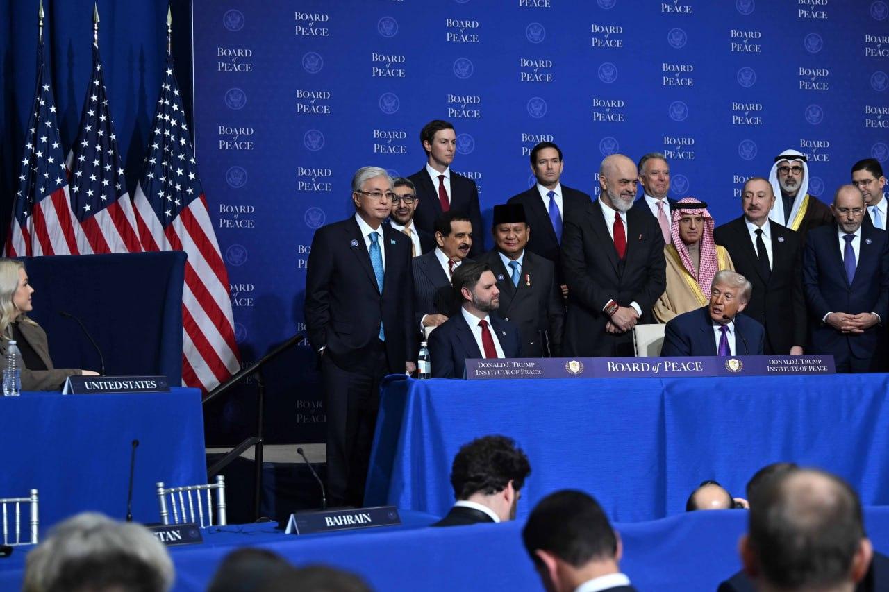 Казахи в Газе и медаль Трампу: Токаев сделал шоу на «совете мира»