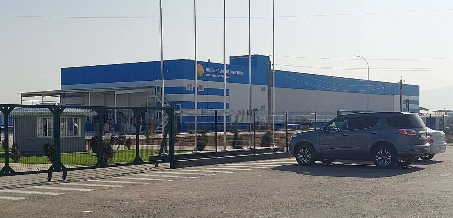 президент узбекистана в джизакской области посетил российско-узбекский агрологистический центр