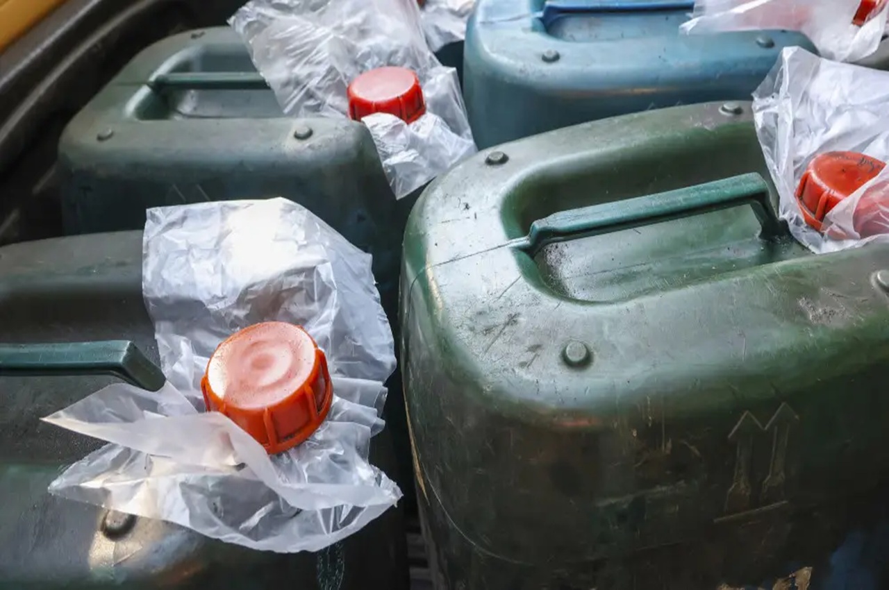 в кыргызстане пресечена схема контрабанды топлива из казахстана: задержаны 37 водителей