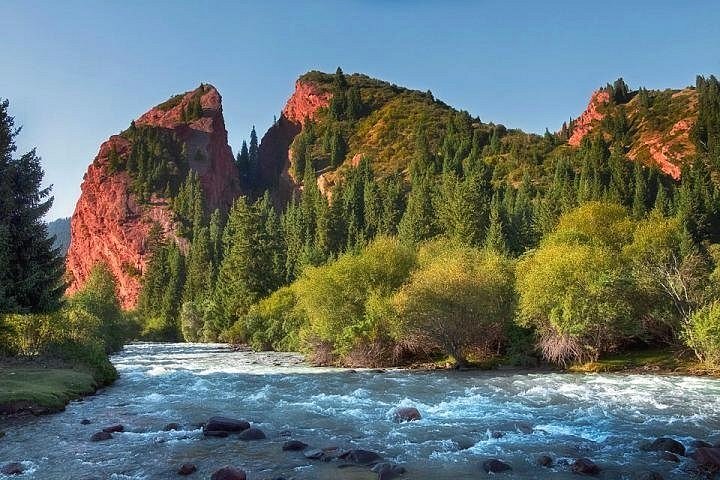 спасатели кыргызстана эвакуировали травмированную россиянку со скалы
