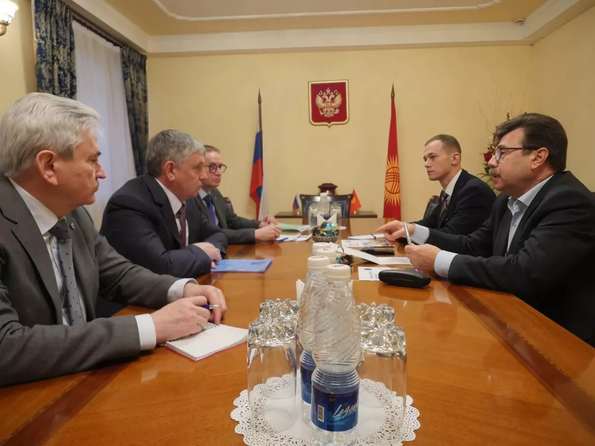 подготовку кадров для кыргызстана обсудил посол россии с ректором урфу