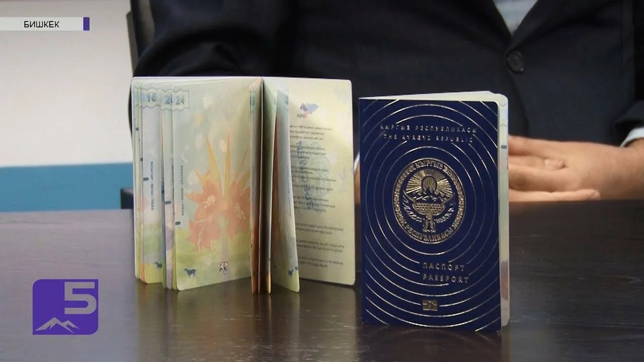 кыргызстанцы не могут пройти регистрацию в международных аэропортах с новыми загранпаспортами