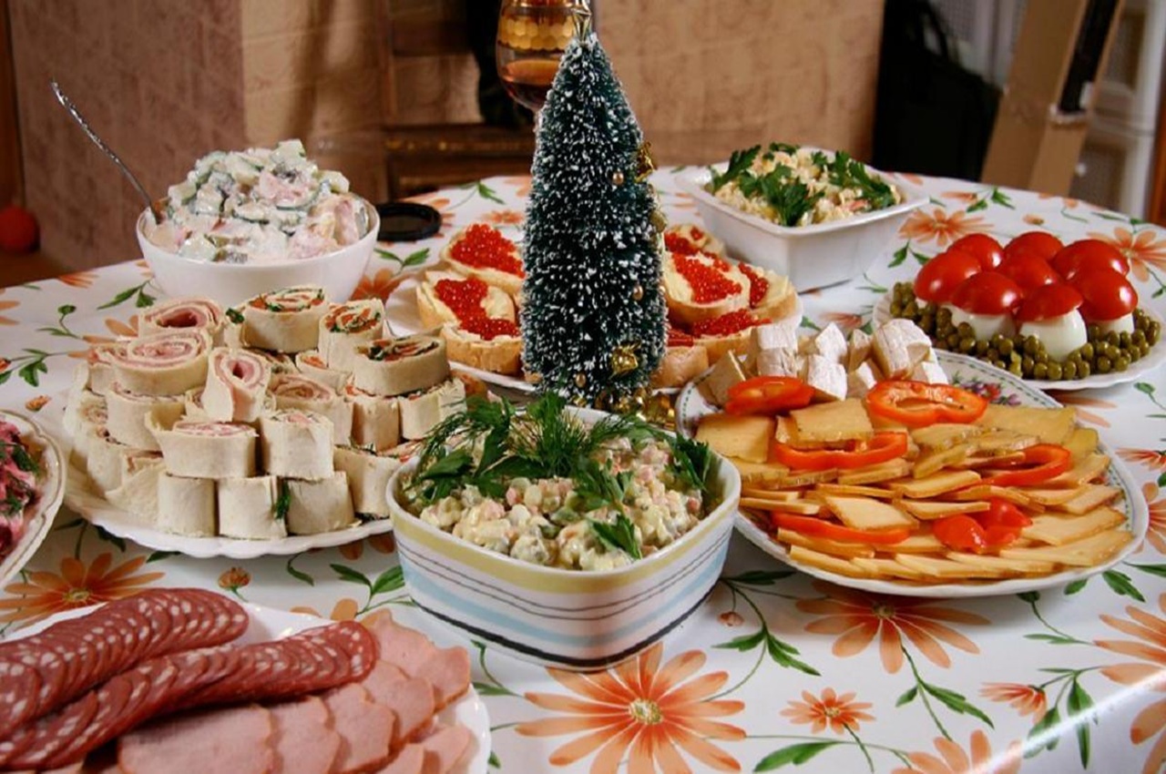 индекс оливье и бешбармака в казахстане: во сколько жителям страны обойдется новогодний стол 2025/26