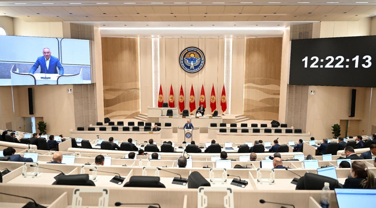 Досрочный роспуск Жогорку Кенеша: причины и мнения экспертов