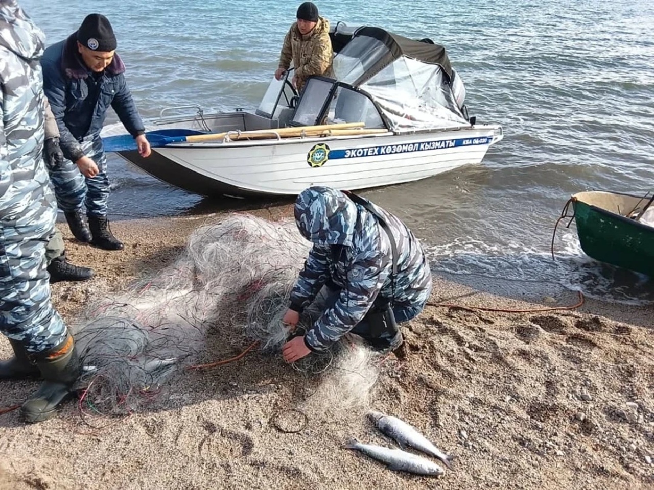президент кыргызстана призвал добровольно сдать синтетические рыболовные сети