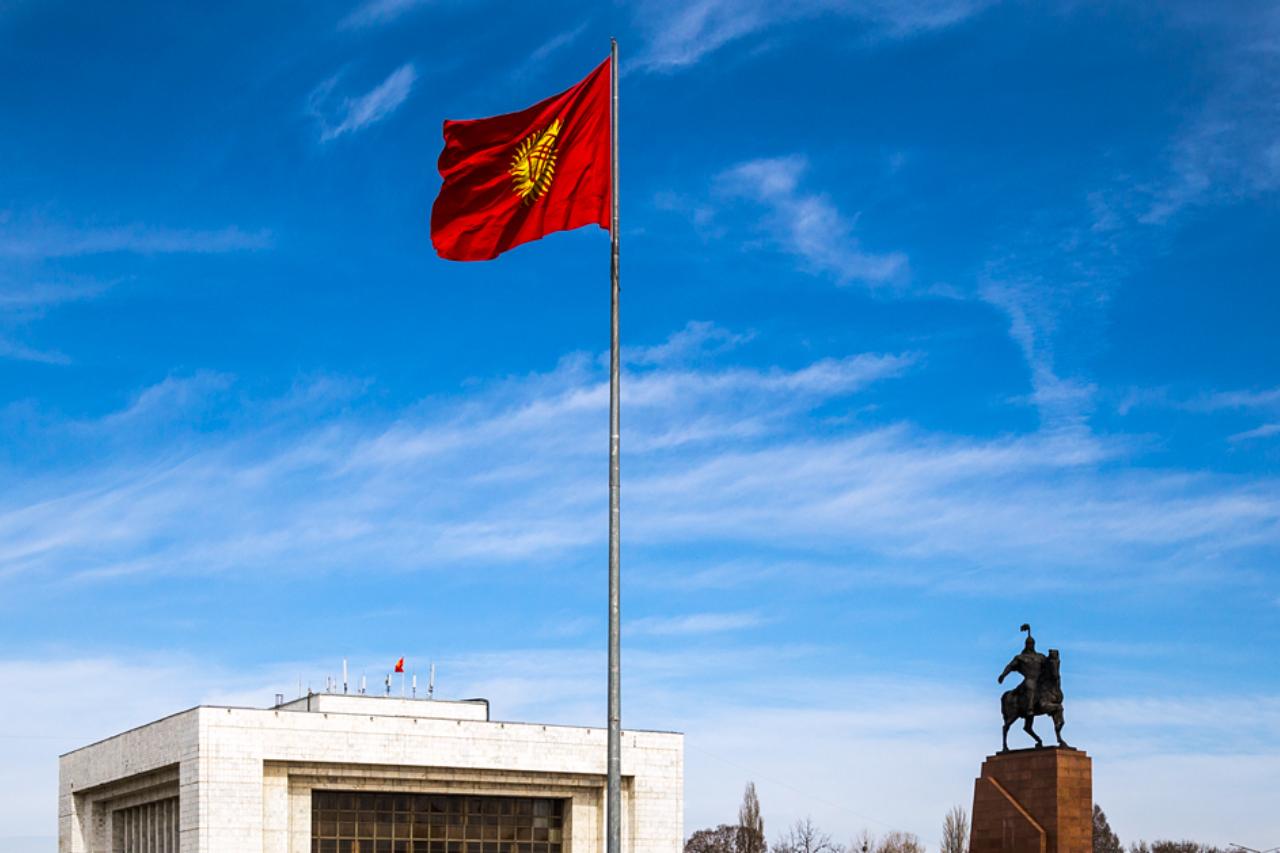 в кыргызстане запланировано увеличение зарплат медикам и учителям