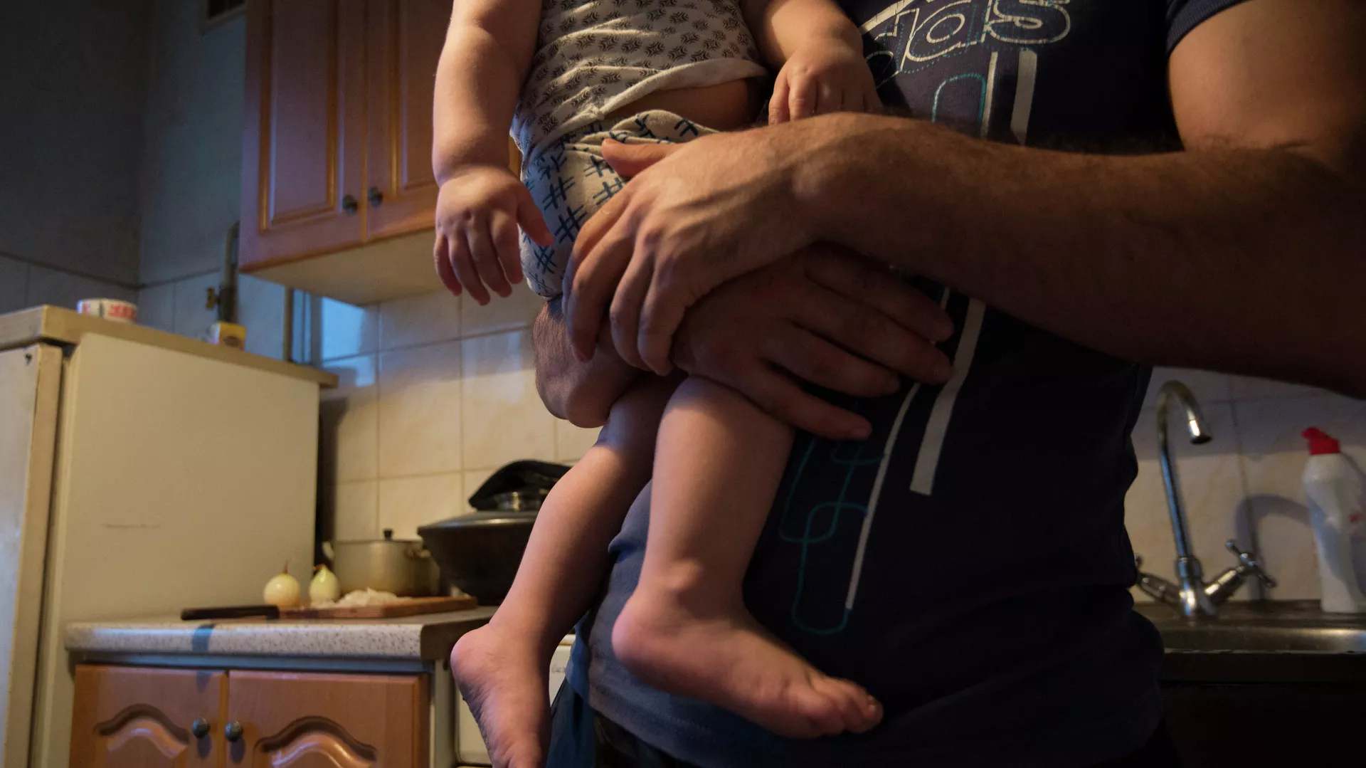 штрафовать родителей-мигрантов за оставление детей без опеки предлагают в кыргызстане