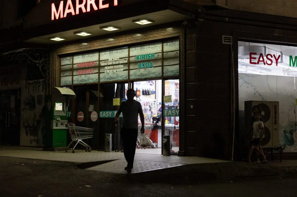 борьбу с неприятными запахами и светом объявили в узбекистане