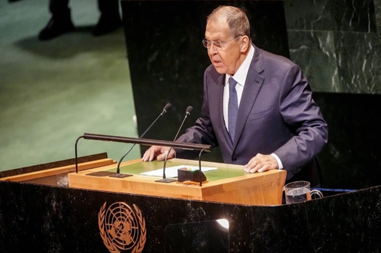 лавров предупредил: нато стремится окружить военным кольцом всю евразию