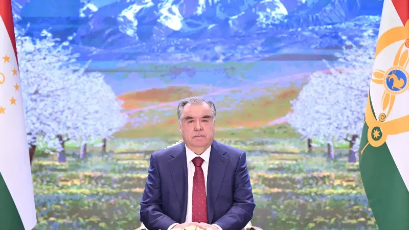 Президент Таджикистана раскритиковал частые поездки в хадж