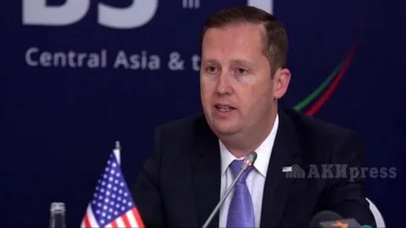 Золотая клетка для Кыргызстана: зачем в Бишкек приезжал спецпосланник Трампа