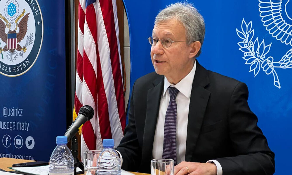 посол сша в казахстане дэниел розенблюм уходит на покой