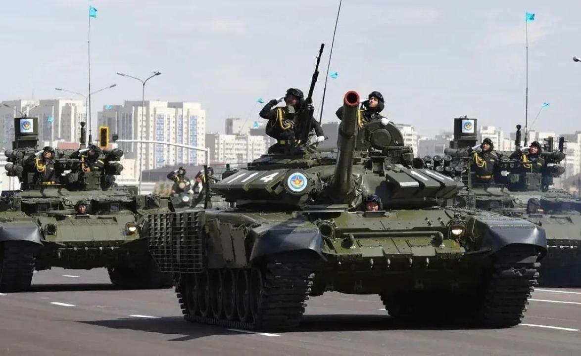 жителей казахстана попросили не бояться колонн с военной техникой в течение августа и сентября