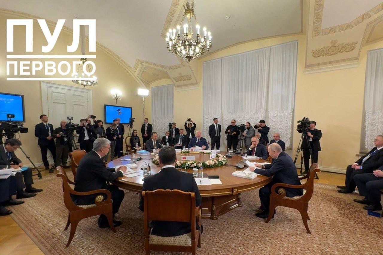 Саммит глав СНГ в Санкт-Петербурге: «сверка часов», разговор о проблемах и достижениях и вручение международной премии мира