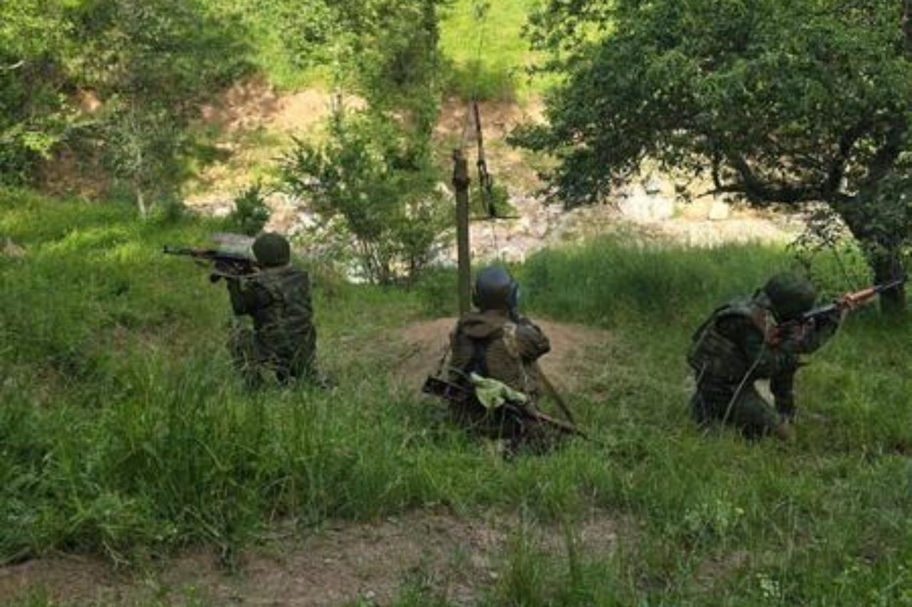 Десантники из Казахстана и спецназовцы из Таджикистана проводят действия в горных условиях 