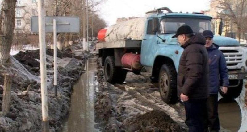 в актобе местная власть борется с последствиями  паводка