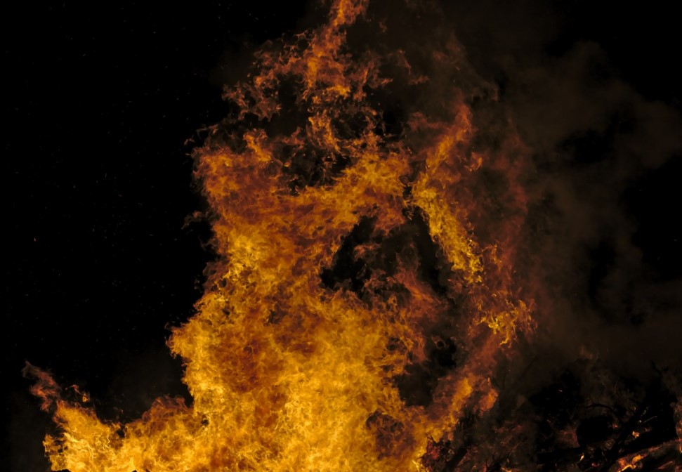 После взрыва автоцистерны в Мангистауской области Казахстана умер один из пострадавших