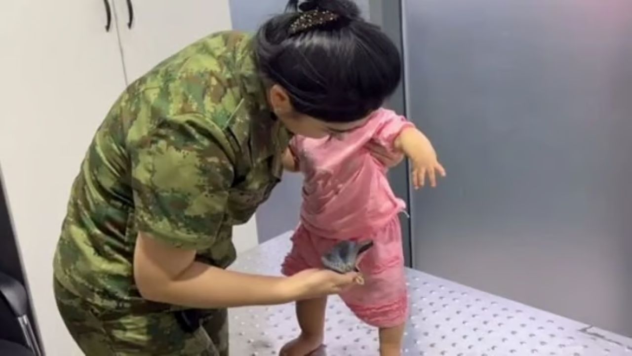 жительница узбекистана пыталась вывезти из страны золото в подгузнике ребенка