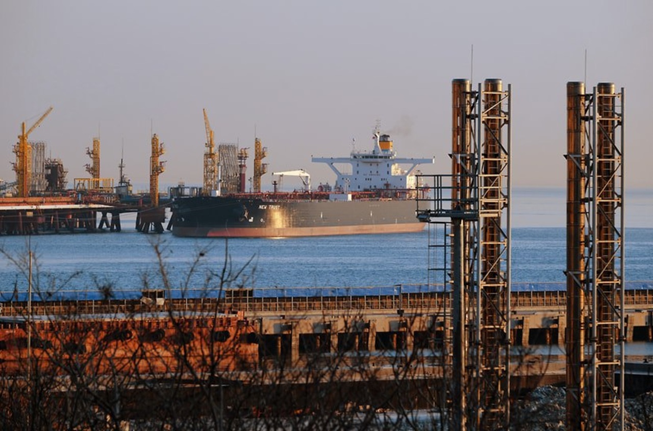 казахстан приостановил отгрузку нефти через ктк после серии атак на танкеры в черном море