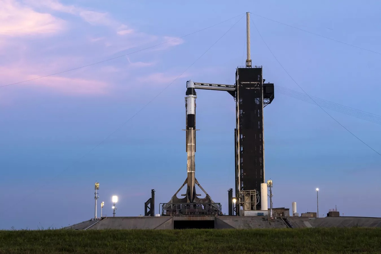 космический корабль crew dragon с российским космонавтом олегом платоновым отправился к мкс