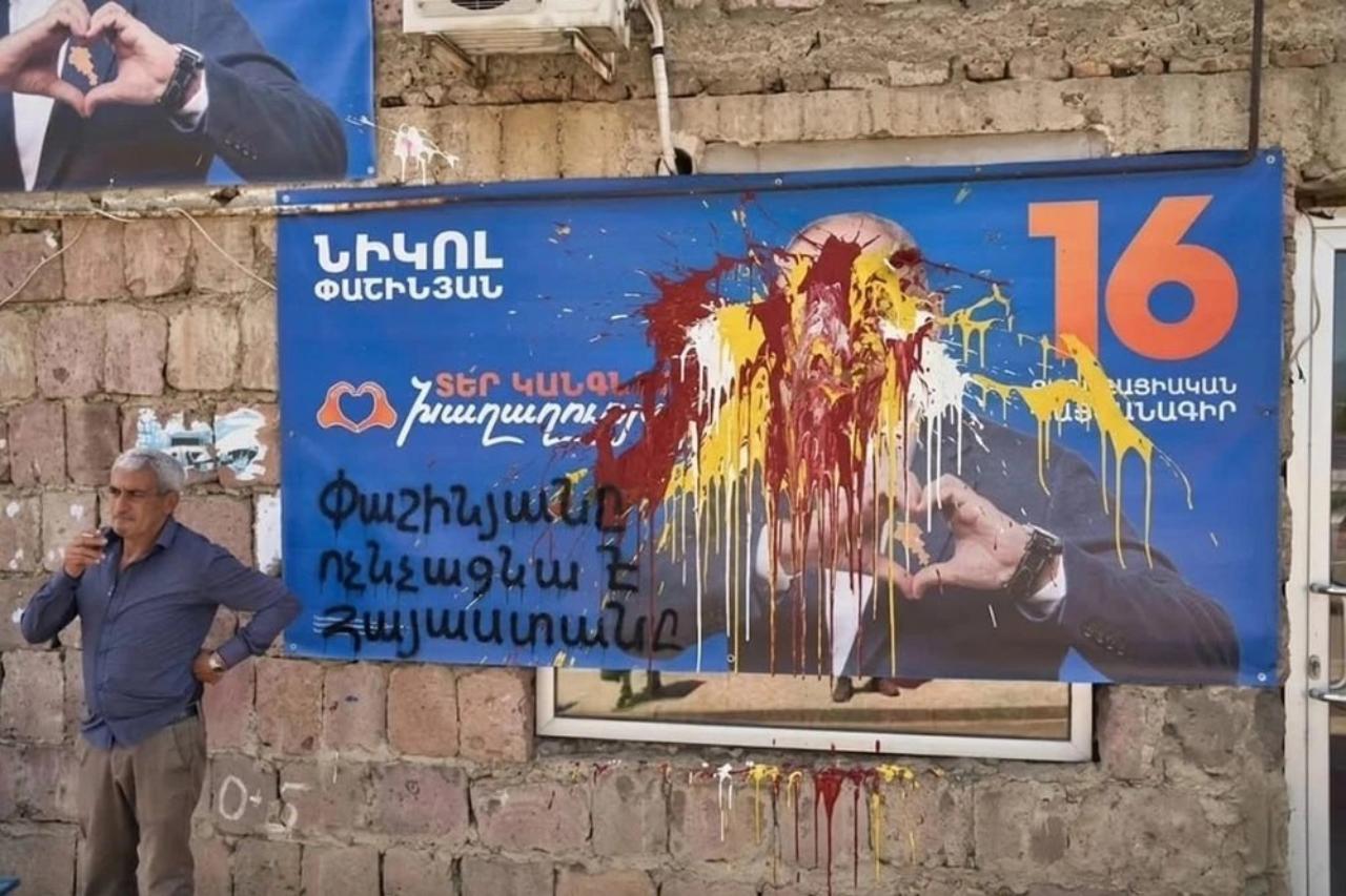Западный куратор доволен: как Пашинян загоняет Армению в тупик репрессий и вандализма