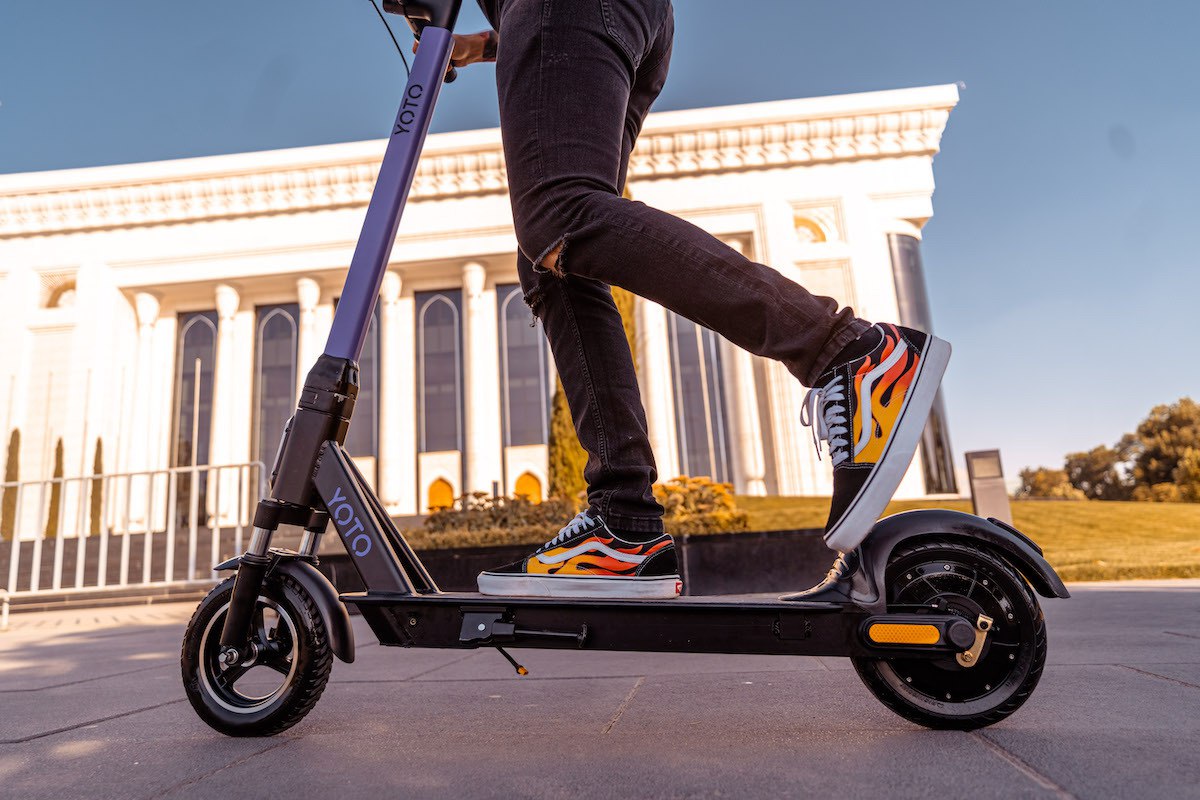 до 1 января 2024 года узбекистанцам разрешили ездить на мопедах и скутерах без водительского удостоверения