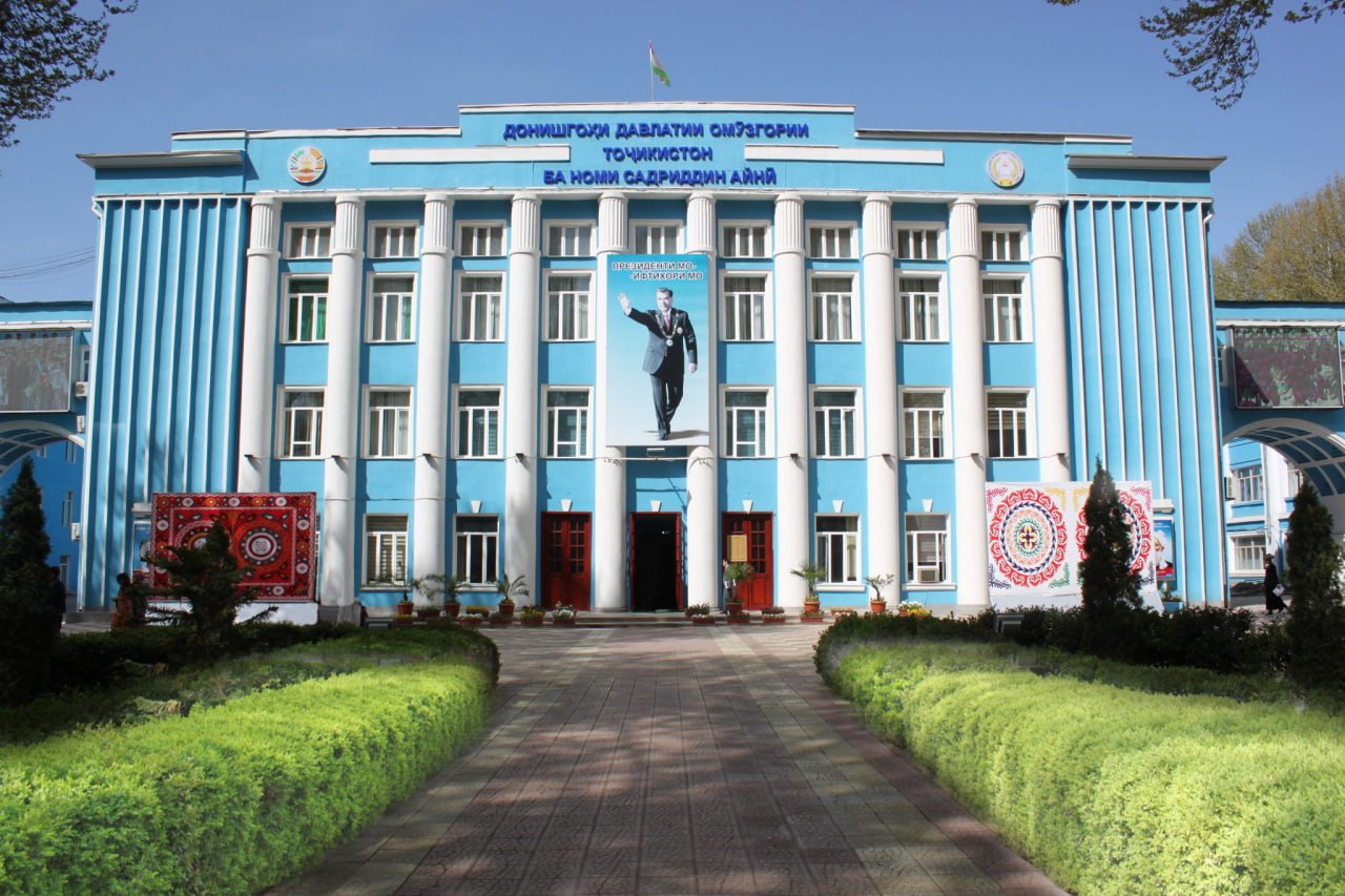 таджикский государственный педуниверситет получил более 300 редких книг на русском языке