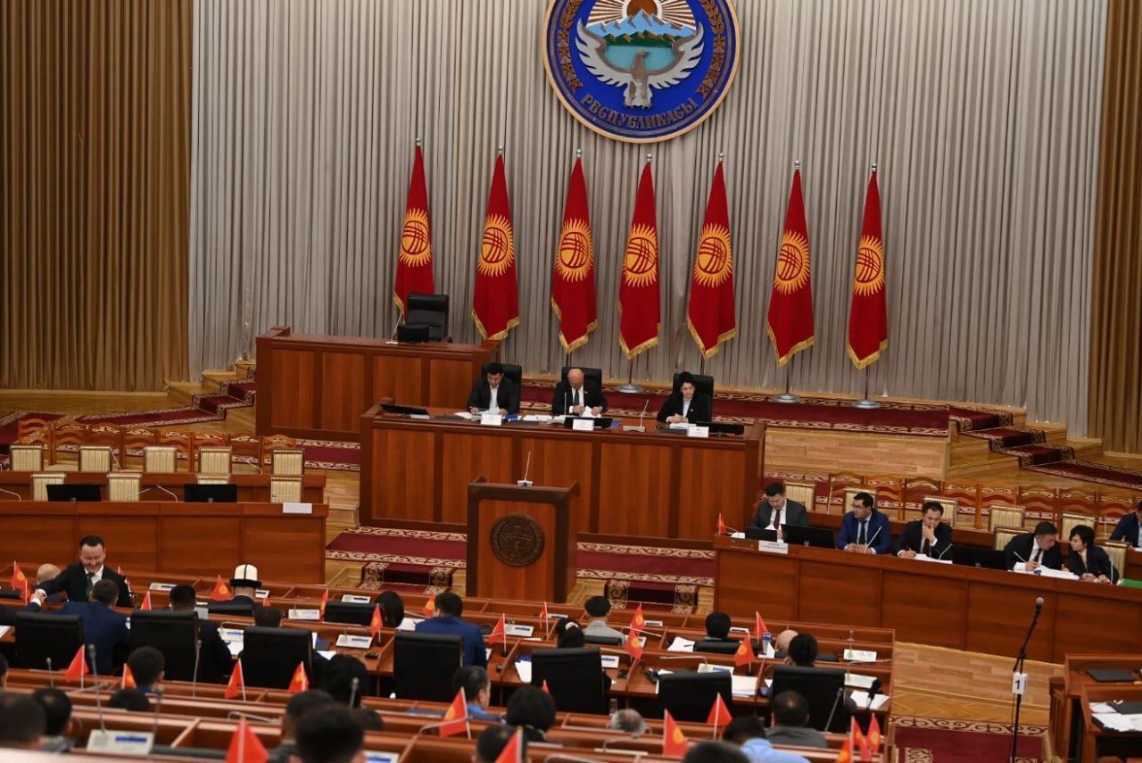 в кыргызстане госслужащих обязали владеть государственным языком