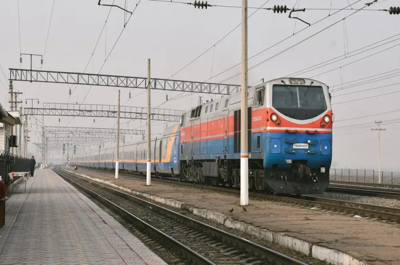 более 100 тысяч казахстанцев могут остаться без железнодорожного сообщения