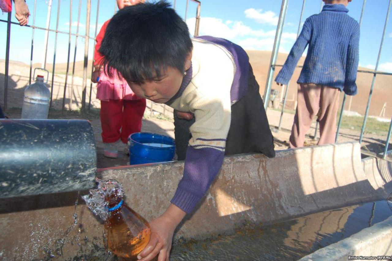 Новости про воду. Дефицит воды в Узбекистане. Вода центральной Азии. Нехватка воды в центральной Азии. Загрязнение воды в Кыргызстане.
