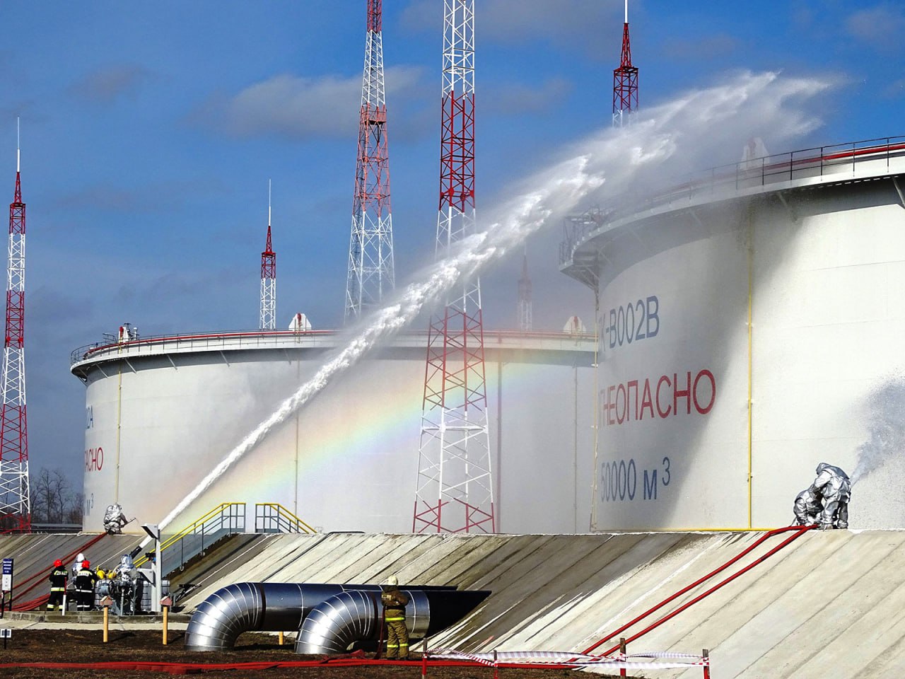 Пустыня с трубой: в Казахстане радуются ударам по собственной инфраструктуре