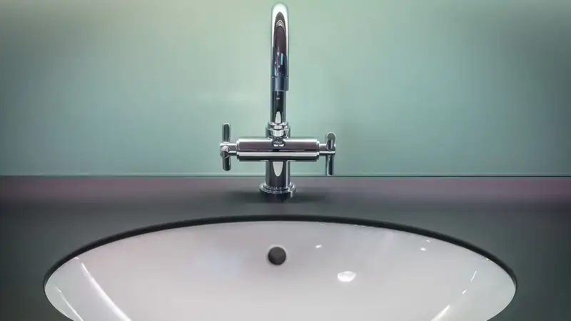 крупная коммунальная авария в казахстане: жители уральска остались без воды