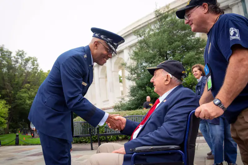 ищут виновных: в сша готовят чистку генералов, сдавших афганистан