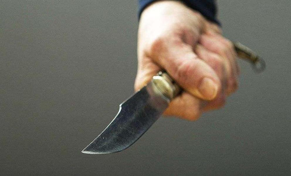 в жамбылской области житель села набросился с ножом на местного акима