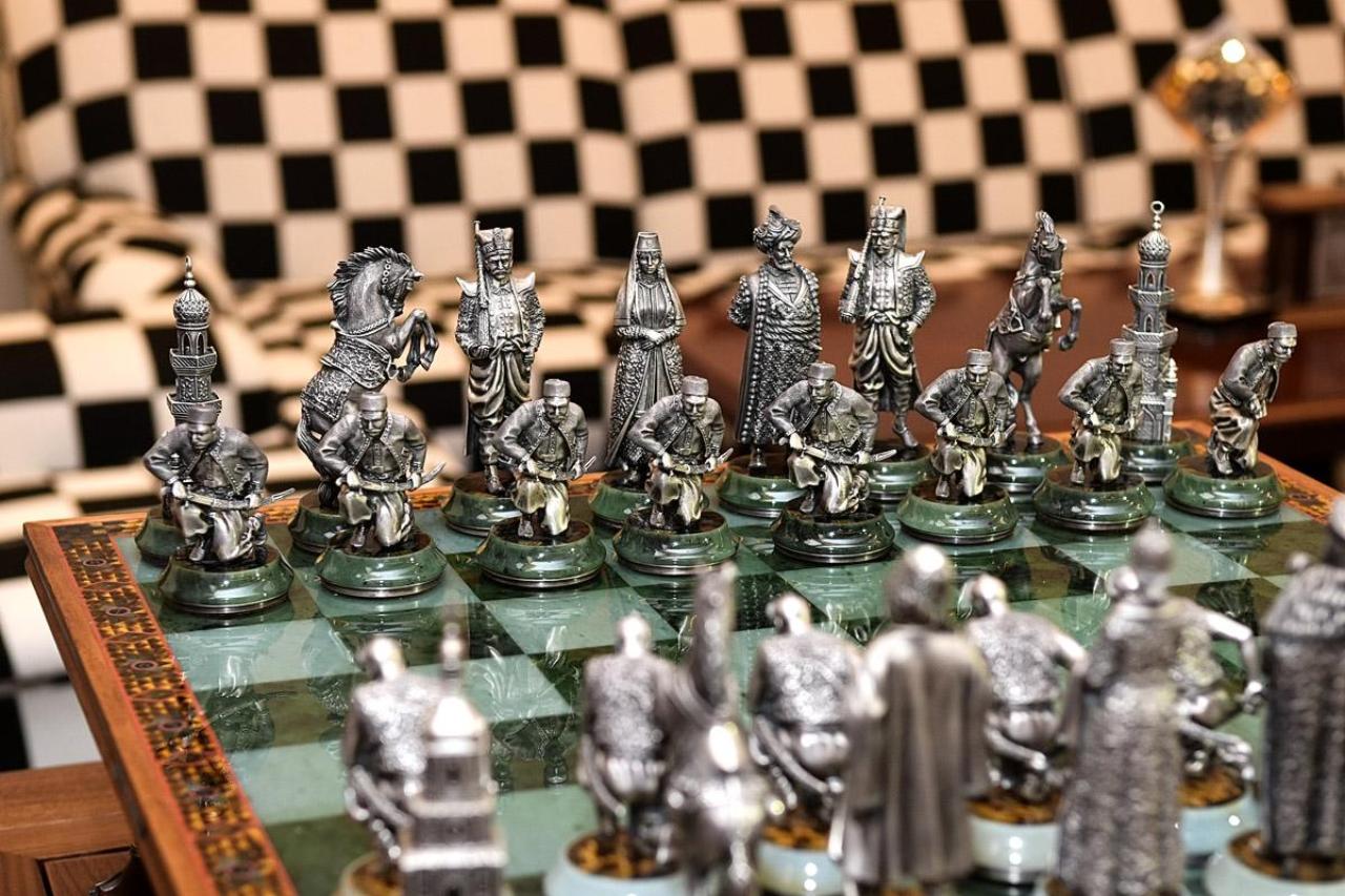 Виды шахмат. Шахматы Монглана. Девятерные шахматы. Шахматы Монополис. Необычные шахматные фигуры.