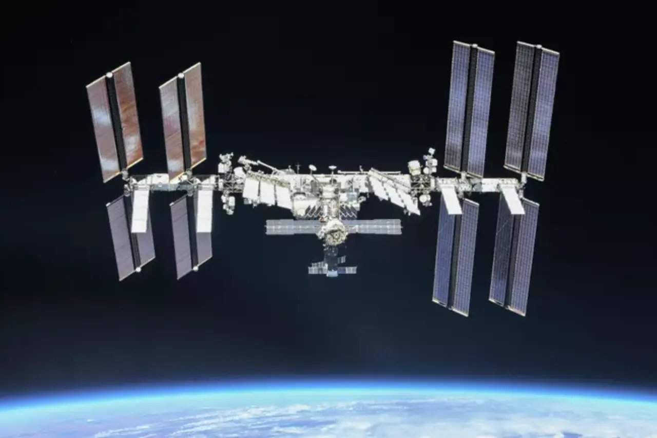 космонавты международной космической станции запустили из космоса акцию «георгиевская ленточка» 