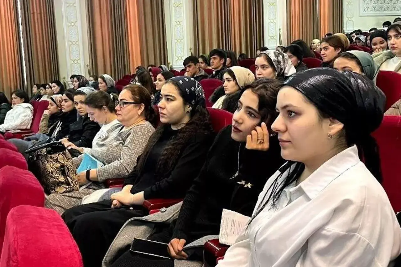 более 500 учителей из таджикистана отправятся в россию для изучения русского языка